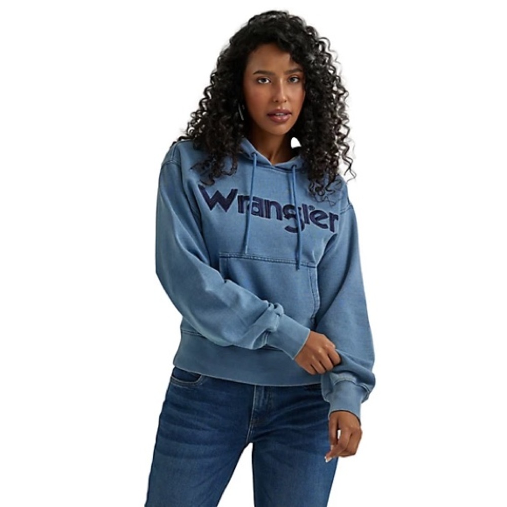 Wrangler Women's Embroidered Logo Hoodie in an XL